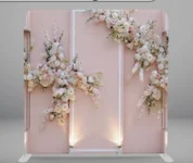 Fondo rosa suave para cabina de fotos con arcos florales