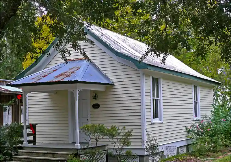 Histórica Little Green Schoolhouse en West Bay Common School, League City, Texas.